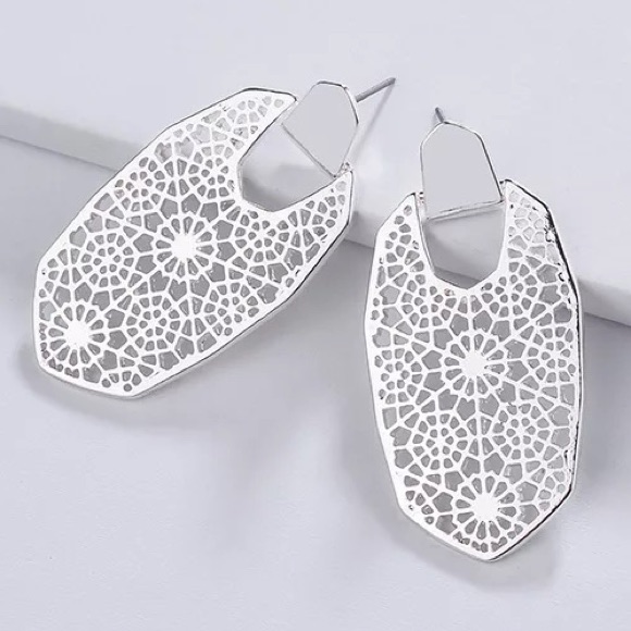 235 Silver Filigreed Dangle Earrings D43 18$